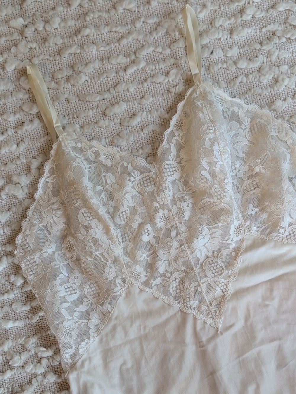 Vanity Fair Vintage Cream Lace V Neck Sweetheart Spaghetti Strap Slip Large USA